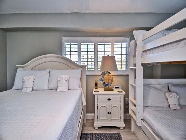 Siesta Key Vacation Beach Condo with 3 Pools