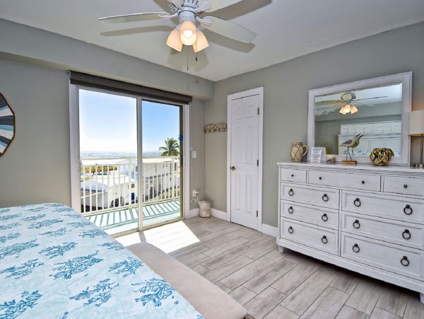 Siesta Key Vacation Beach Condo with 3 Pools
