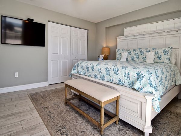 Siesta Key Vacation Beach Condo with 3 Pools