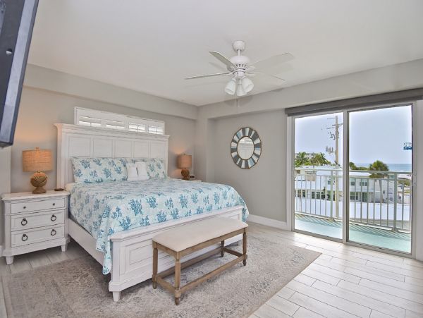 Siesta Key Vacation Beach Condo with 3 Pools