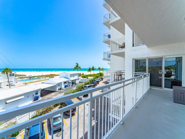Siesta Key Vacation Beach Condo with 3 Pools