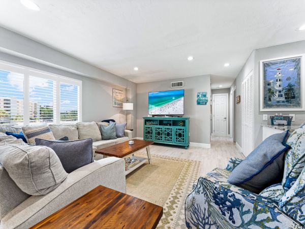 Siesta Key Vacation Beach Condo with 3 Pools
