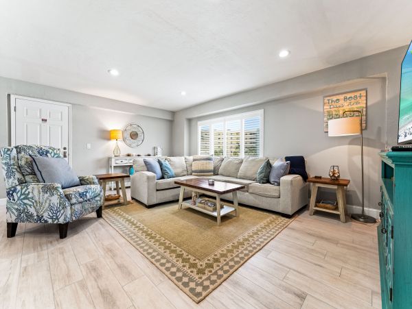 Siesta Key Vacation Beach Condo with 3 Pools