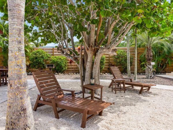 Two Bedroom Rentals Sleeps 6 with Pool in Siesta Key