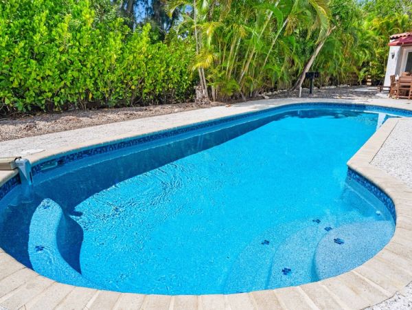 Two Bedroom Rentals Sleeps 6 with Pool in Siesta Key