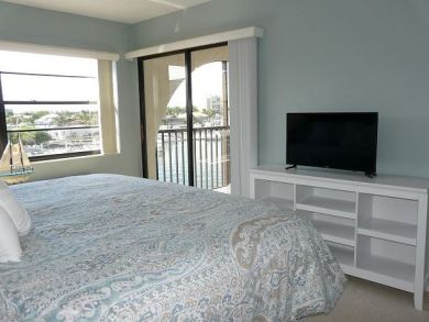 Flat Screen TV & Bed