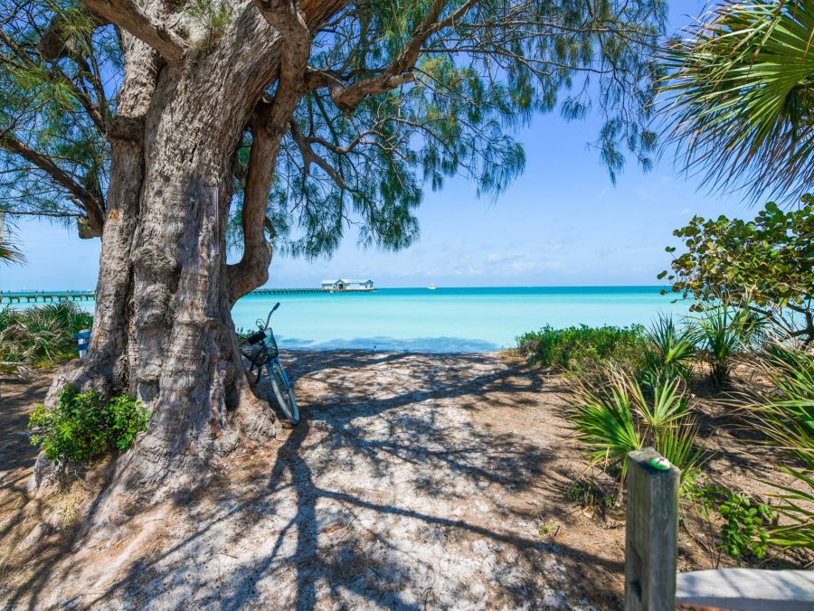 Luxury Bay View Anna Maria Three Bedroom Bungalow Sleeps 8