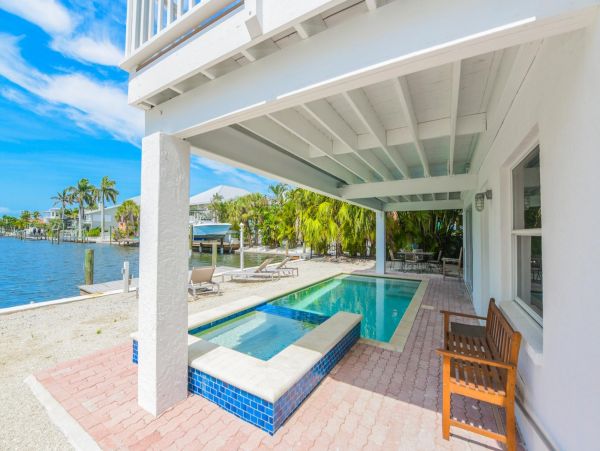 Anna Maria Luxury Four Bedroom Vacation Pool Home Sleeps 8
