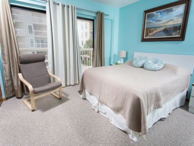 Bedroom with Queen Bed