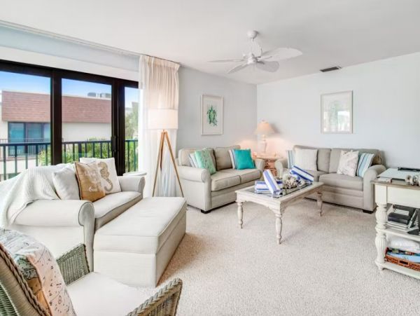 Beachfront Complex Resort - One Bedroom Condo Sleeps 4