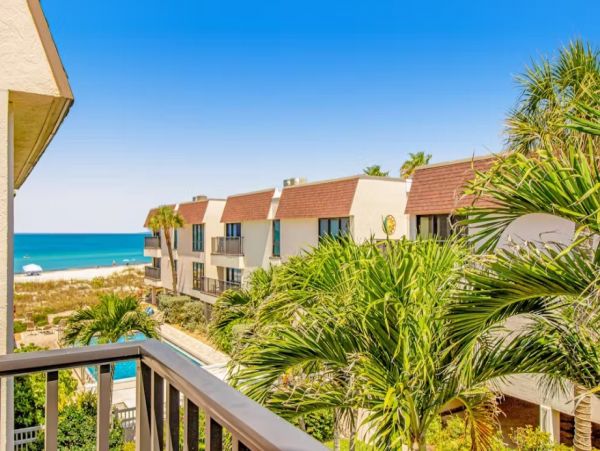 Beachfront Complex Resort - One Bedroom Condo Sleeps 4