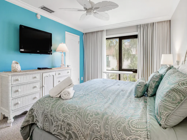 Beachfront Complex Resort - One Bedroom Condo Sleeps 4
