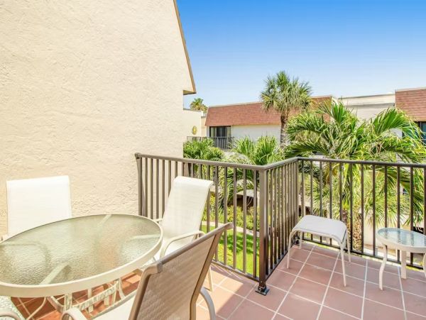 Beachfront Complex Resort - One Bedroom Condo Sleeps 4