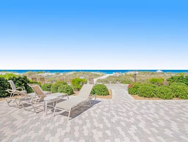 Beachfront Complex Resort - One Bedroom Condo Sleeps 4
