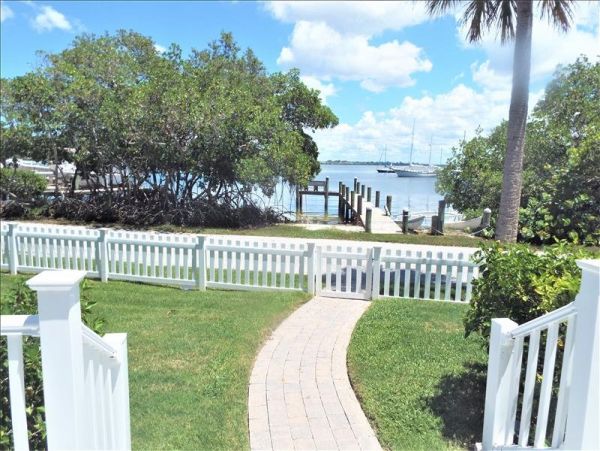 Bayside Rental Short Walk To Beach Three Bedrooms Sleeps 6