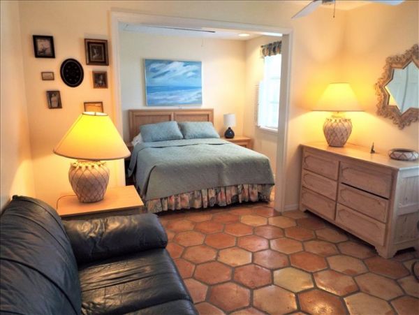 Bayside Rental Short Walk To Beach Three Bedrooms Sleeps 6