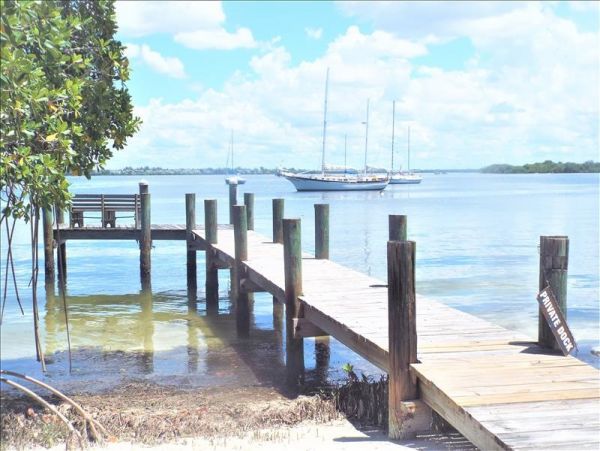 Bayside Rental Short Walk To Beach Three Bedrooms Sleeps 6