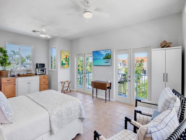 Luxurious Coastal Getaway at this Beach House in Longboat Key