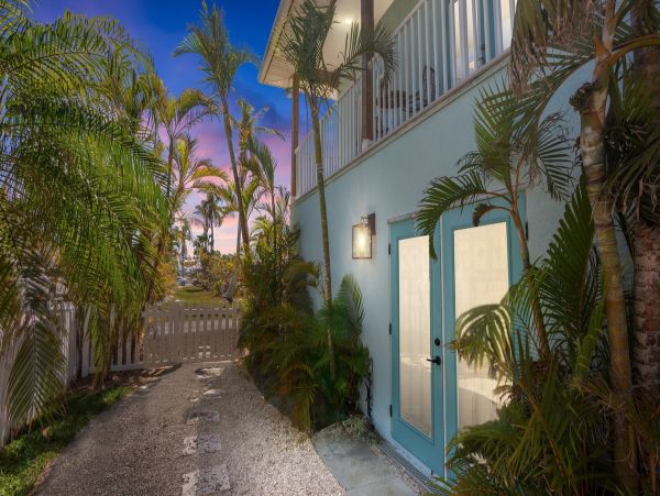 Luxurious Coastal Getaway at this Beach House in Longboat Key