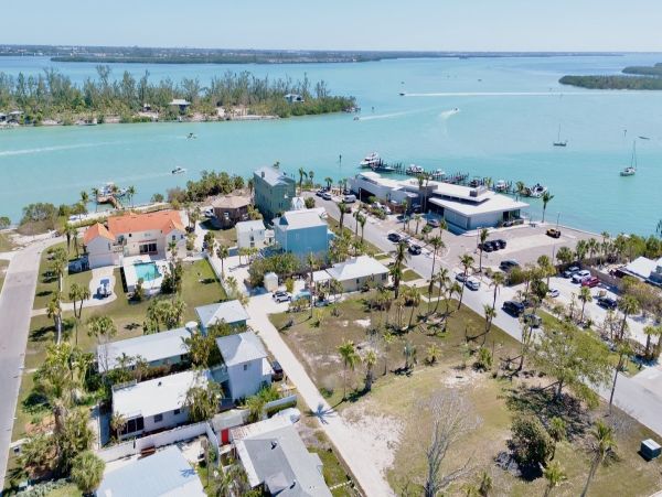 Luxurious Coastal Getaway at this Beach House in Longboat Key