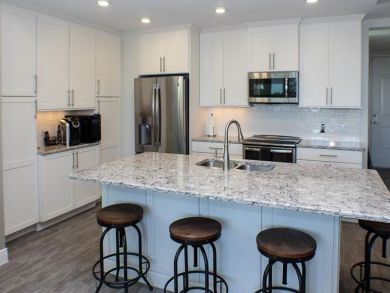 Breakfast Counter with Stools