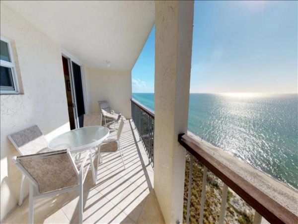 Condo with Full Gulf View Two Bedrooms Sleeps 4 Shared Pool