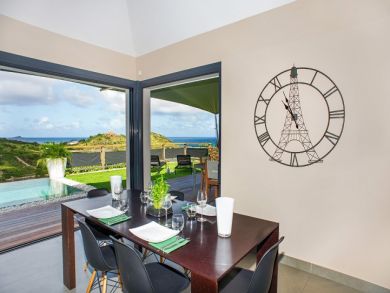Dining Table & Chairs