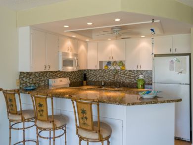 Kitchenw with Counter and Seating