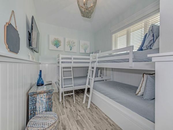 Four Bedroom Plus Bunk Room Vacation Home Sleeps 10