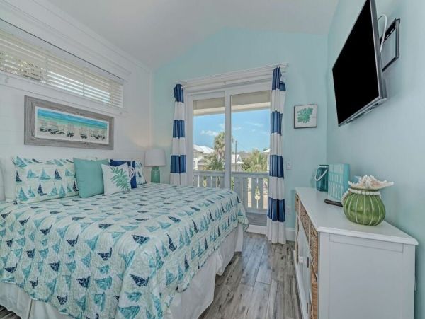 Four Bedroom Plus Bunk Room Vacation Home Sleeps 10