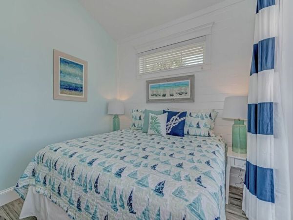 Four Bedroom Plus Bunk Room Vacation Home Sleeps 10