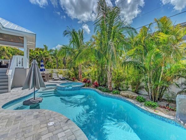 Four Bedroom Plus Bunk Room Vacation Home Sleeps 10