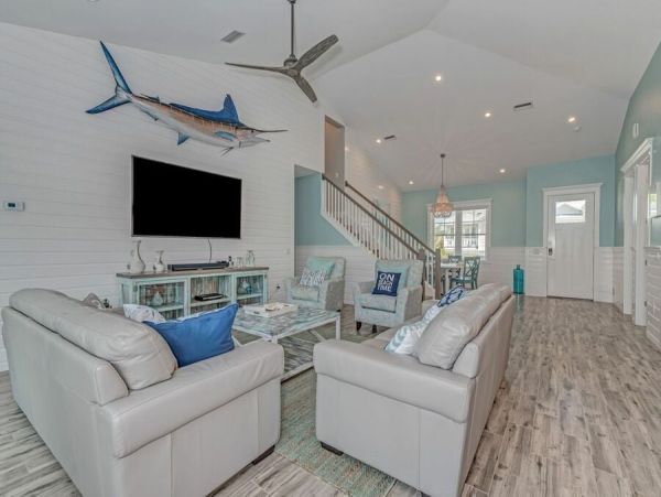 Four Bedroom Plus Bunk Room Vacation Home Sleeps 10