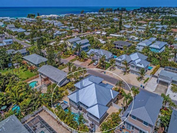 Four Bedroom Plus Bunk Room Vacation Home Sleeps 10