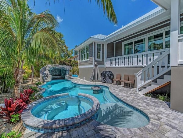 Four Bedroom Plus Bunk Room Vacation Home Sleeps 10