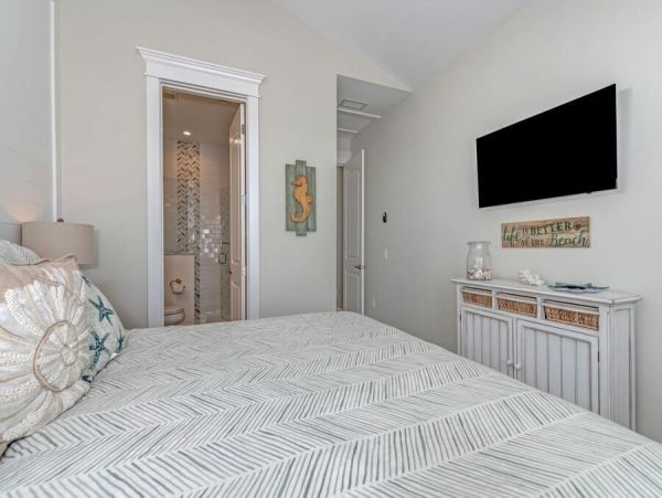 Four Bedroom Plus Bunk Room Vacation Home Sleeps 10