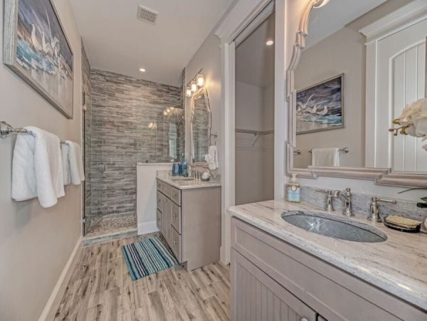 Four Bedroom Plus Bunk Room Vacation Home Sleeps 10