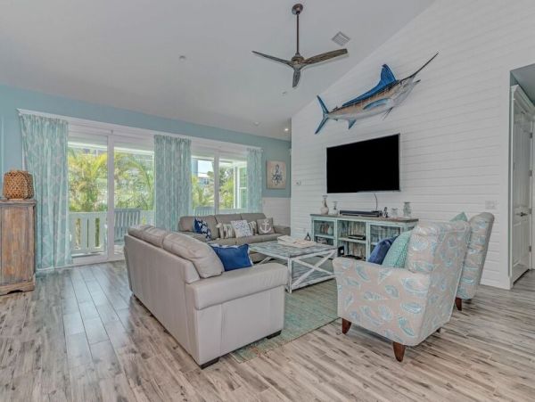 Four Bedroom Plus Bunk Room Vacation Home Sleeps 10