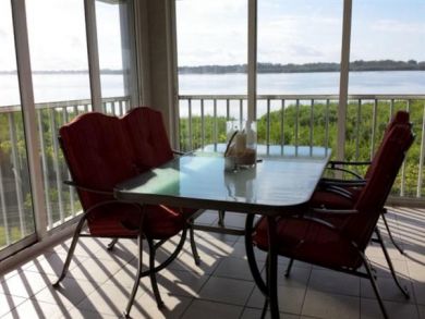 Lanai with Table & Chairs