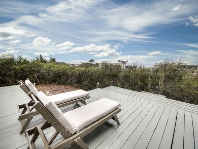 Deck with Sun Loungers Deck with Sun Loungers