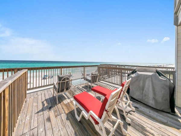 Full Gulf View from this Beachfront Town Home Sleeps 14