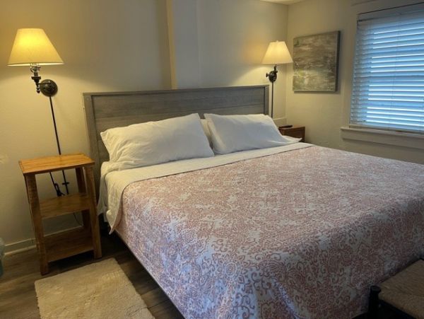 Holmes Beach Vacation Cottage With Pool Sleeps 6 Guests