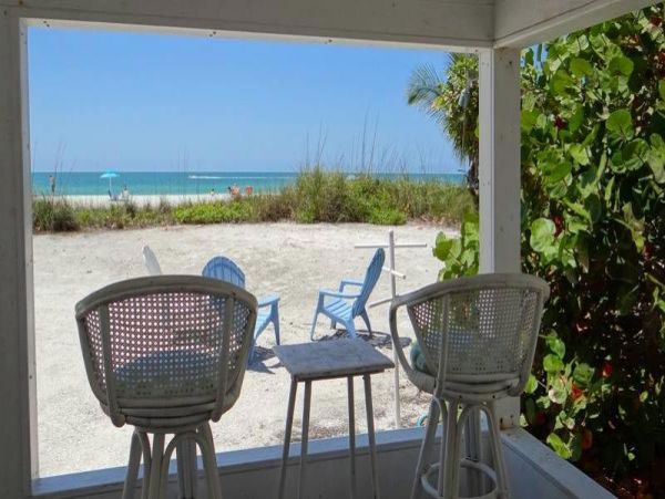 Holmes Beach Vacation Cottage With Pool Sleeps 6 Guests