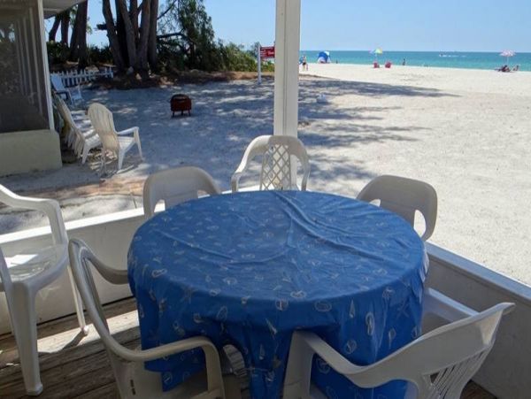 Holmes Beach Vacation Cottage With Pool Sleeps 6 Guests