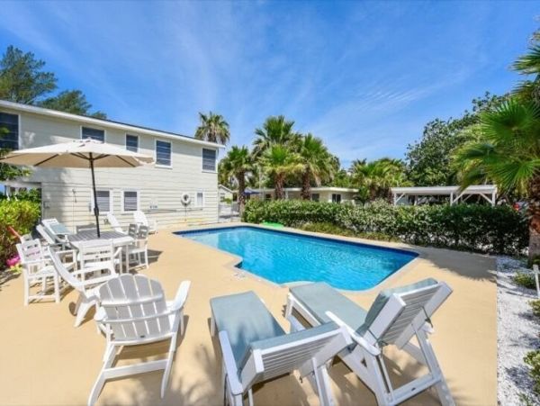Holmes Beach Vacation Cottage With Pool Sleeps 6 Guests