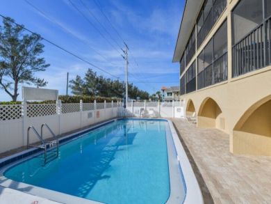 Two Bedroom Unit in Small Complex Sleeps 6 Full Gulf View