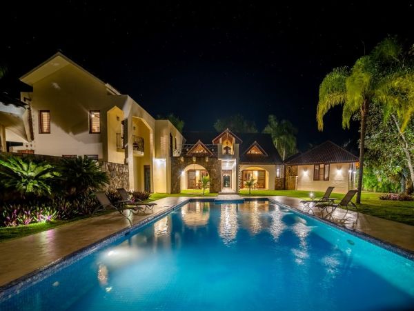 A Stunning Vacation Villa ! A Luxury Retreat