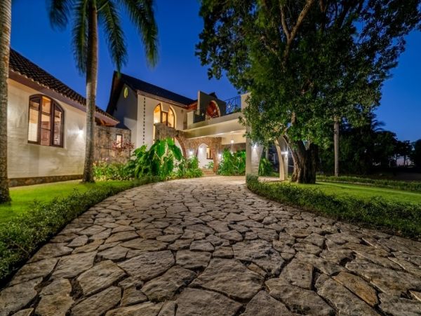 A Stunning Vacation Villa ! A Luxury Retreat