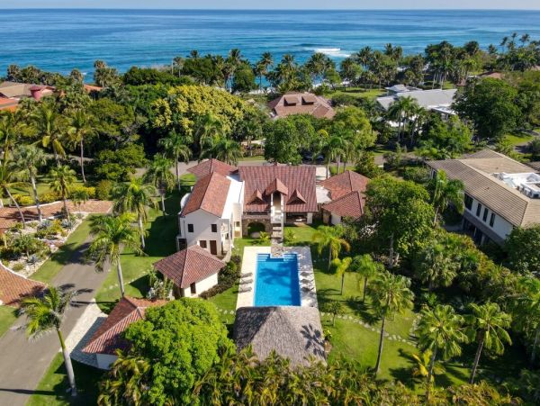 A Stunning Vacation Villa ! A Luxury Retreat