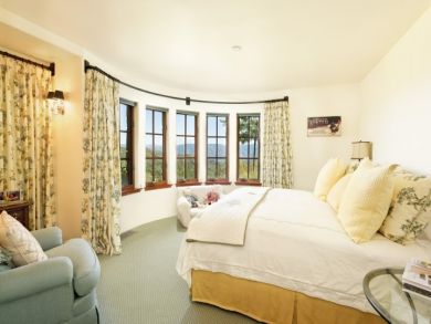 Bedroom with Bed